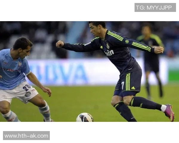 足球脚后跟挑球过人技巧解析与实战应用分享